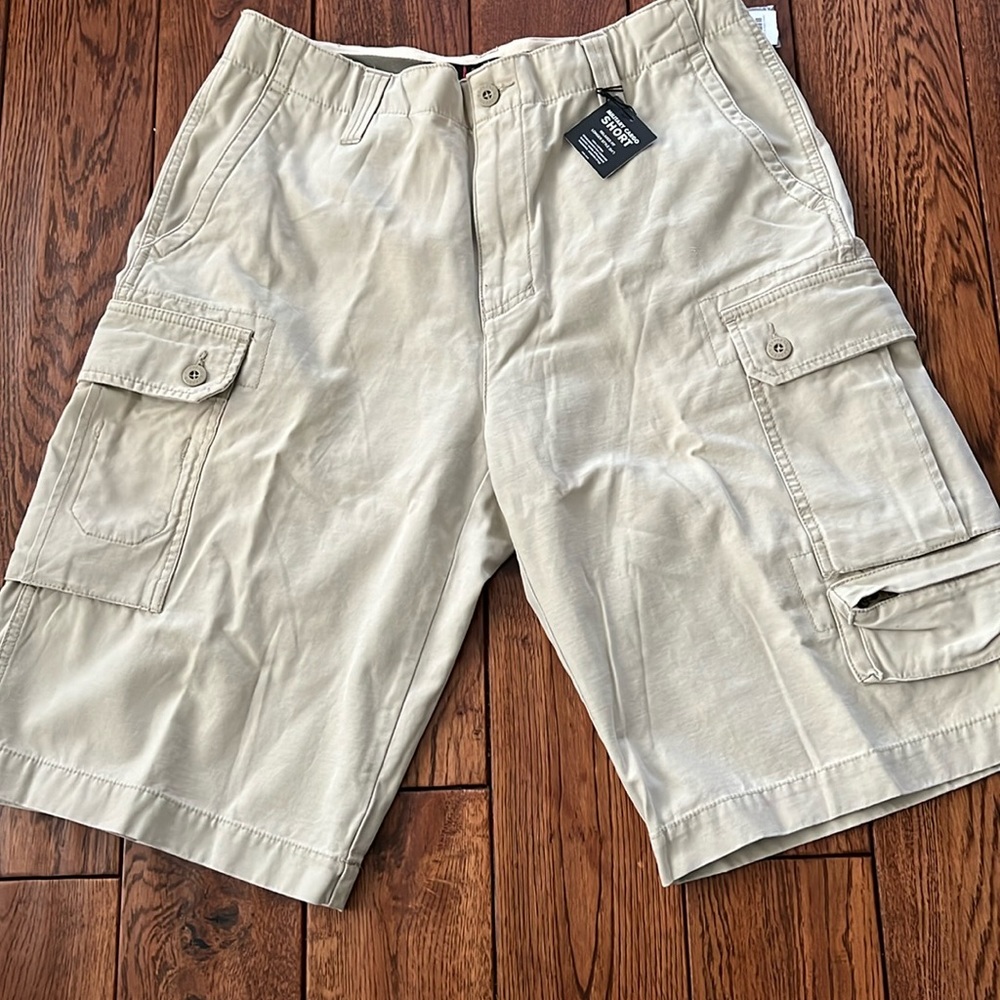 SALE!NWT Express Multi Pocket Longer Length Cargo Shorts